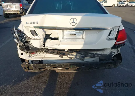 2015 Mercedes-Benz E 350 z USA, uszkodzony, nr VIN WDDHF5KB7FB124900